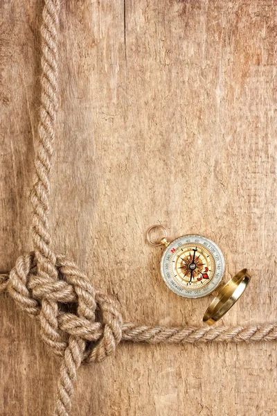 指南针与一根绳子 — 图库照片