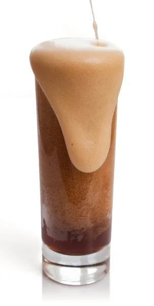 Vaso de kvass con espuma — Foto de Stock