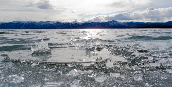 Lód przerwa na jezioro laberge, terytorium Jukon, Kanada — Zdjęcie stockowe