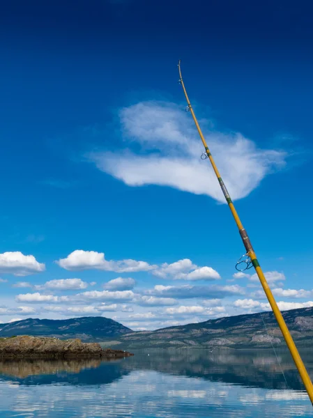 Риболовля на озері Лаберж, Територія Юкон, Канада — стокове фото