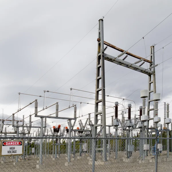 Hoog-voltage transformator onderstation — Stockfoto