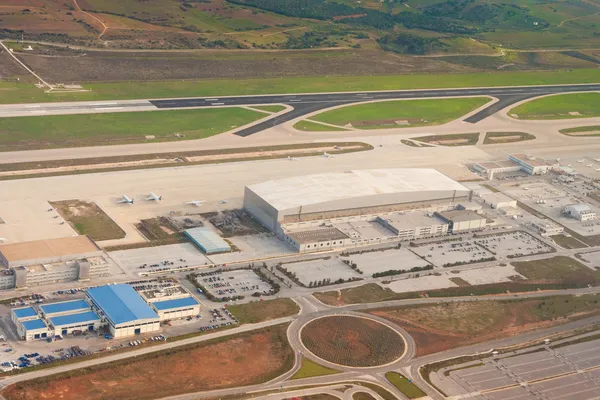 Vista aérea da infra-estrutura aeroportuária em Atenas — Fotografia de Stock