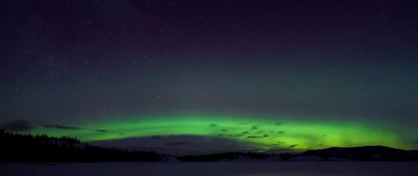 Renkli Kuzey ışıkları (aurora borealis) — Stok fotoğraf