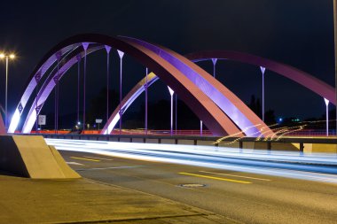 Geceleri pembe yolu Köprüsü