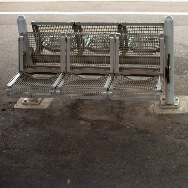鋼のベンチ — ストック写真