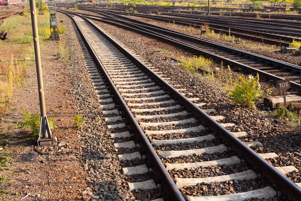 Järnvägsspår och switch — Stockfoto