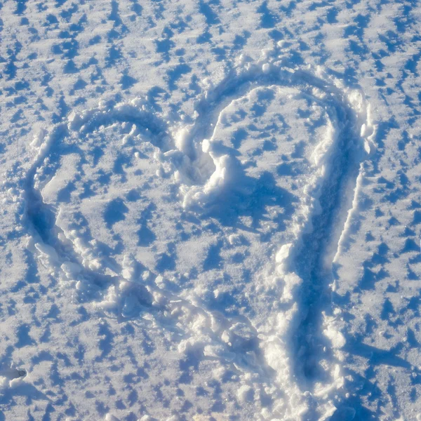 Снежное сердце любви — стоковое фото