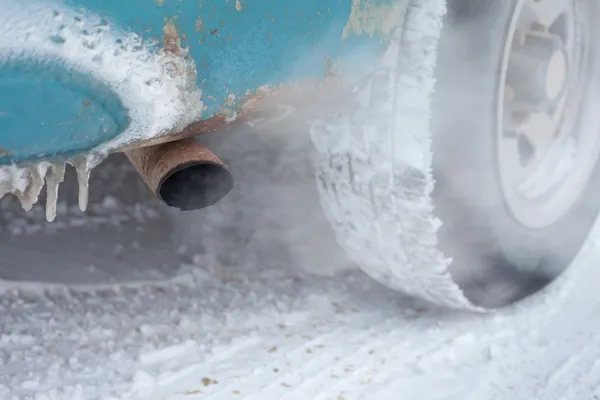 Vehicle exhaust pipe in winter — Stock Photo, Image