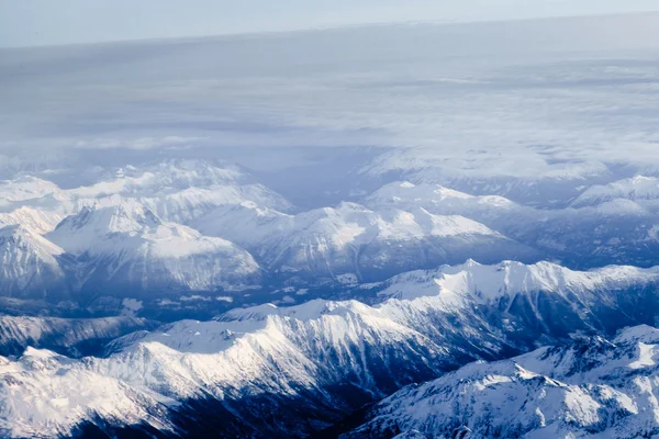 Bc 주, 캐나다에서에서 눈 덮인 봉우리의 항공 보기 — 스톡 사진