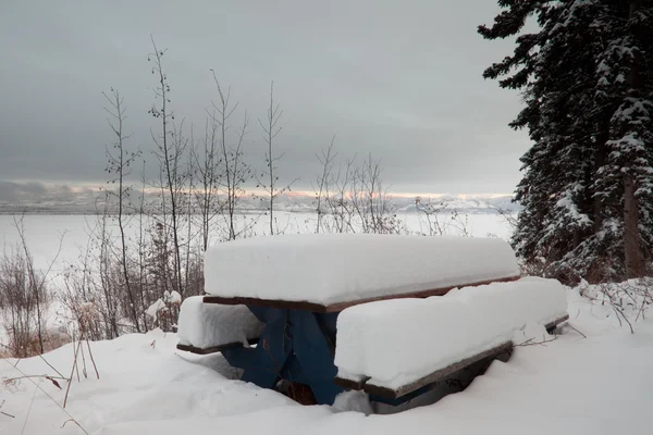 Campingplatz unter Schnee begraben — Stockfoto