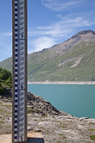 Medição do nível da água da barragem — Fotografia de Stock
