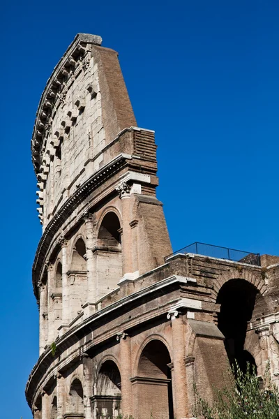 Coliseo con cielo azul —  Fotos de Stock