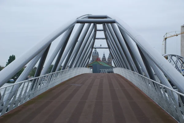 Bron genom floden — Stockfoto