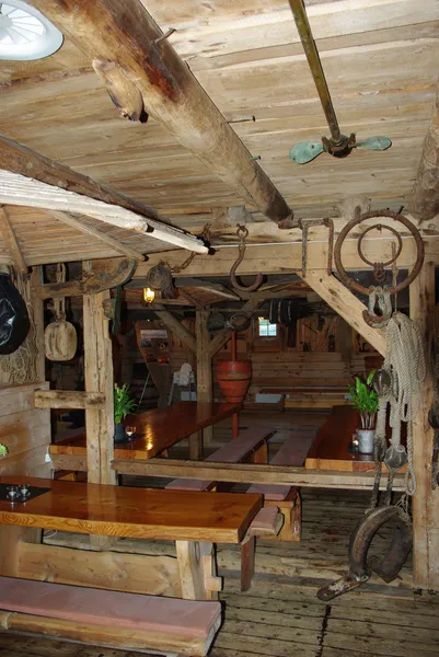 Old village tavern. Rural interior. — Stock Photo, Image