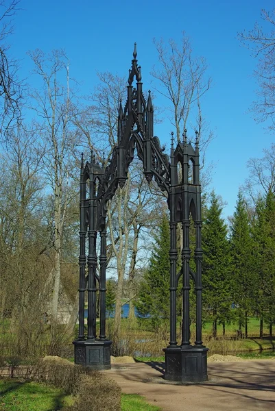Puerta de hierro gótico —  Fotos de Stock