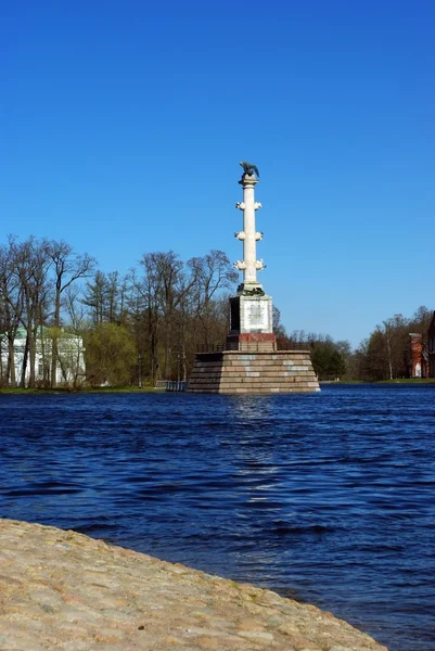 Columna de Chesme en el parque en Tsarskoye Selo, Rusia — Foto de Stock