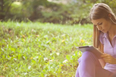 tablet bilgisayar Park'ın güzel kadınla