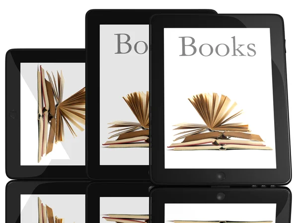 A tabletta pc számítógép és könyvek — Stock Fotó