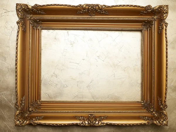 Antiguo marco de imagen en la pared de oro — Foto de Stock