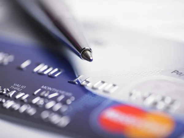 Karty kredytowej i pióro makro — Zdjęcie stockowe