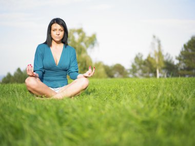 kadın yoga doğa