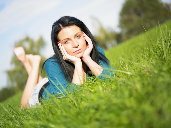 Woman in nature — Stock Photo, Image