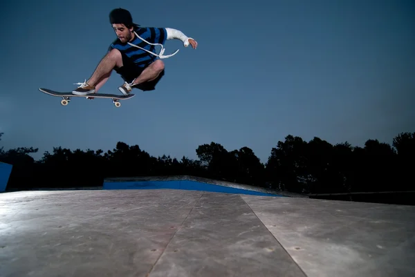 Skateboarder su un ollie — Foto Stock