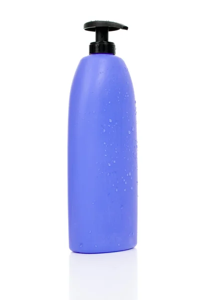 Фиолетовая бутылка шампуня — стоковое фото