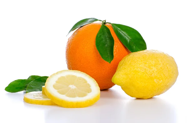 Frische ganze Orange und Zitrone — Stockfoto