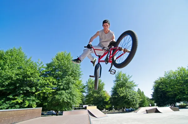 BMX Bike Stunt tail whip — Stock Photo, Image