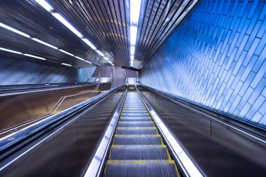 NYC metro yürüyen merdiven