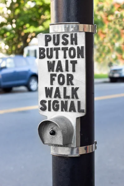 Кнопка пішохідному переходу — стокове фото