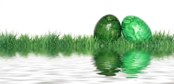 Gröna ägg speglade — Stockfoto