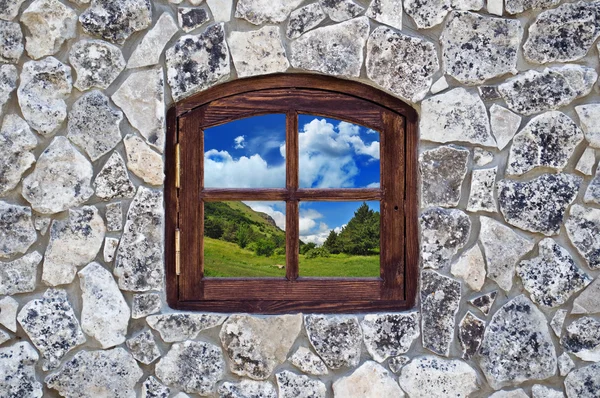 Pencereli taş duvar — Stok fotoğraf