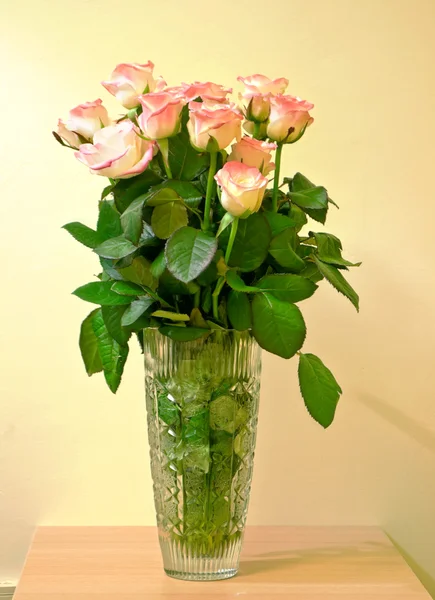 Ramo de rosas frescas —  Fotos de Stock