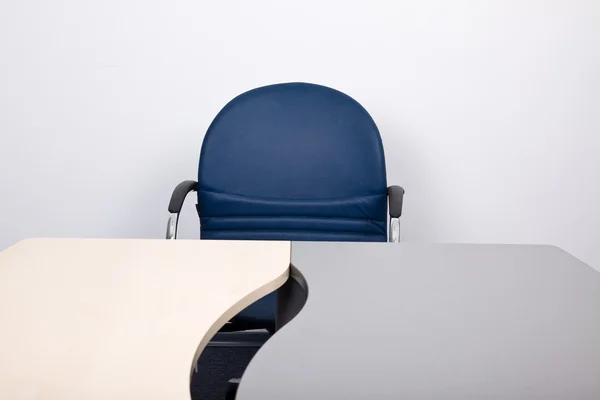 Tavolo e sedia — Foto Stock
