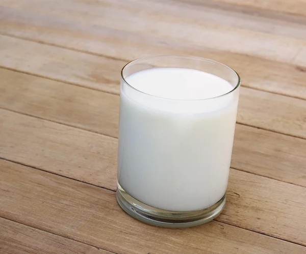 Свежее натуральное молоко — стоковое фото