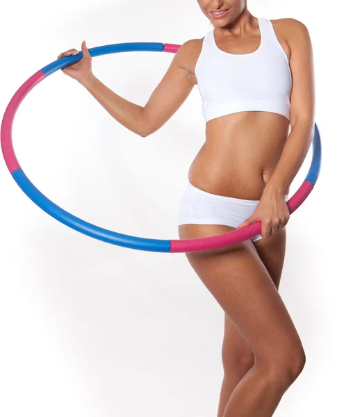 Mujer sosteniendo hula hoop - Ejercicios de Hula Hoop — Foto de Stock