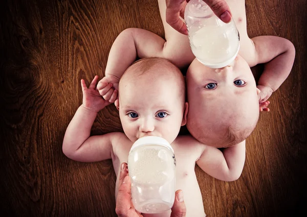 Babyzwillinge — Stockfoto