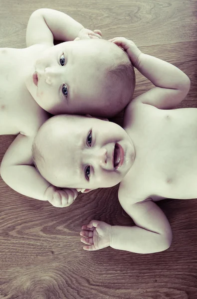 Twins jongen en meisje — Stockfoto