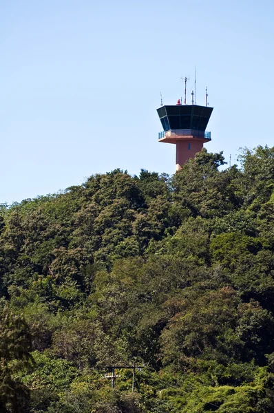 Wieży kontroli lotniska. — Zdjęcie stockowe