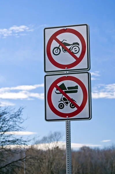 Inga motorcyklar trafik skylt. — Stockfoto