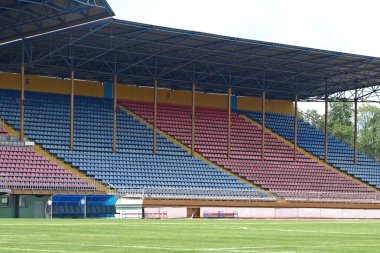 Boş futbol stadyumu.