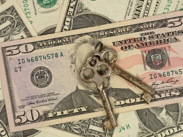 Ключи от банкнот на доллар . — стоковое фото