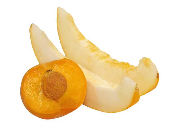 Frischer Pfirsich und Melonenscheiben. — Stockfoto