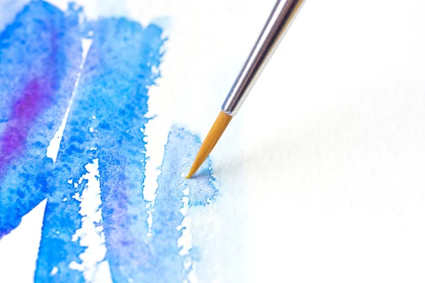 Mavi boya ile suluboya fırçası — Stok fotoğraf