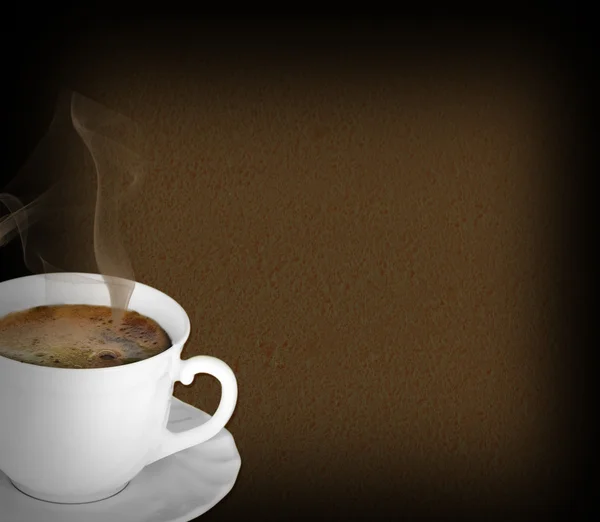 Hete zwarte koffie met rook — Stockfoto
