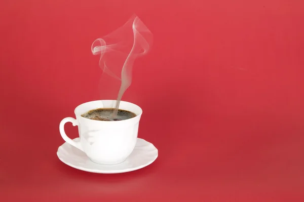Café preto quente com fumaça — Fotografia de Stock