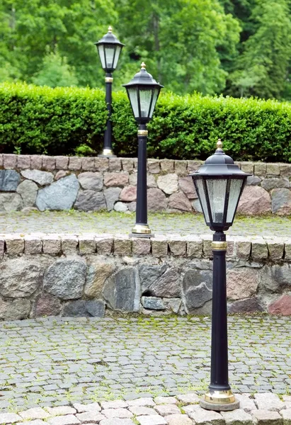 सड़क प्रकाश व्यवस्था के लिए धातु पुरानी शैली दीपक — स्टॉक फ़ोटो, इमेज