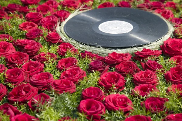 Retro rekord tallrik med blomma bakgrund — Stockfoto